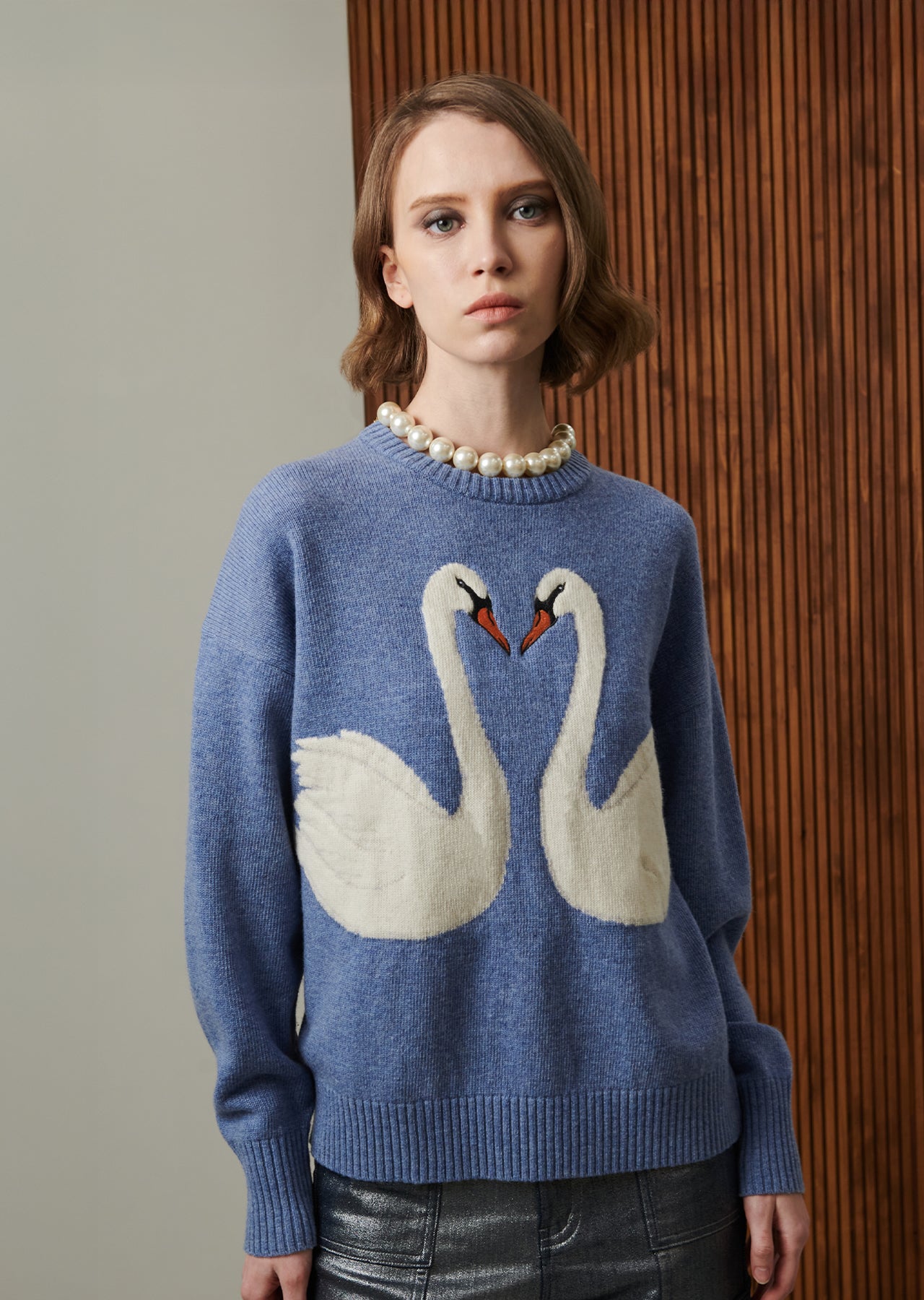 CLAUDIA SWAN WOOL CREWNECK SWEATER – YÉONI.